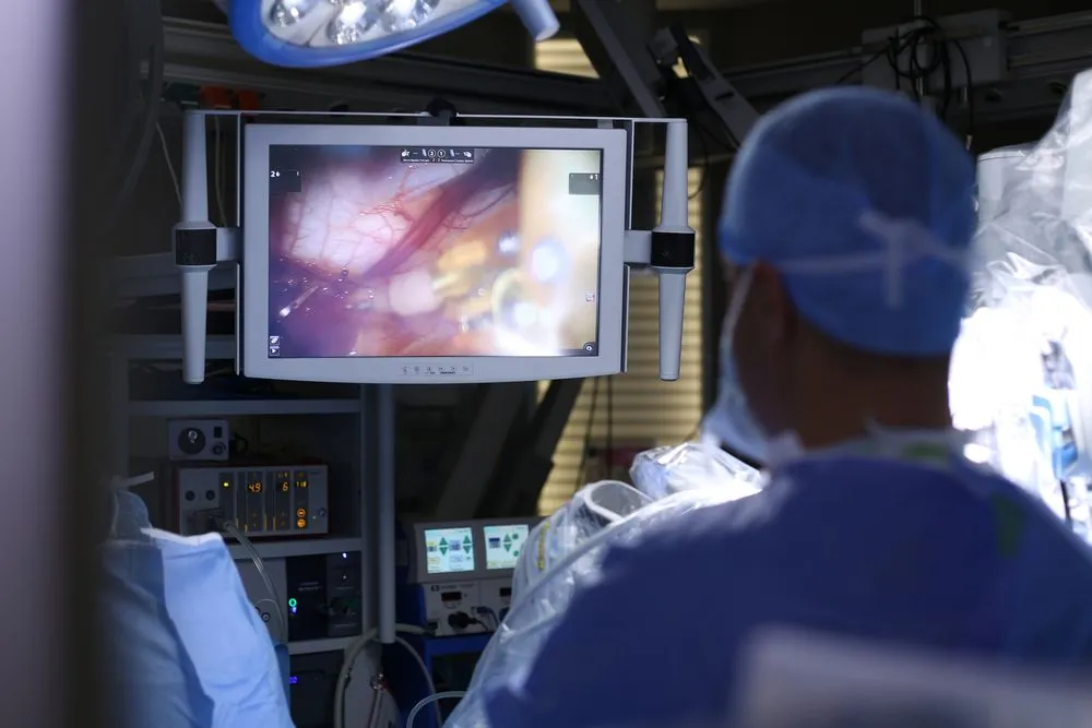 Do robots perform surgeries on their own